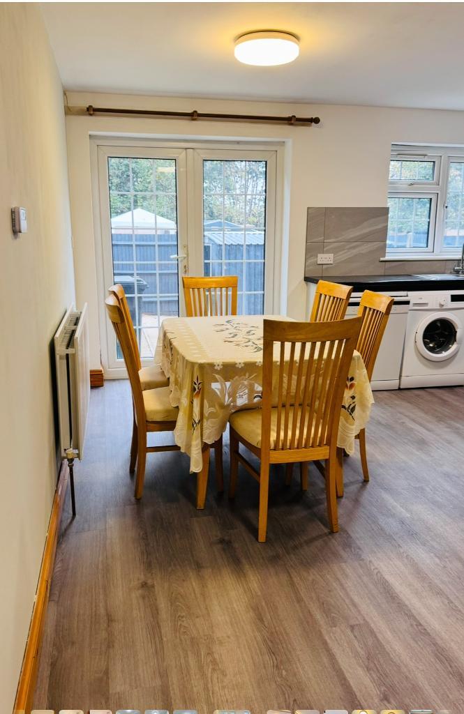 Kitchen Dining area