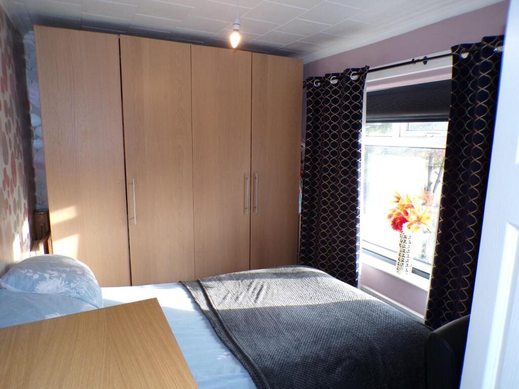 MatherSt81bed2.JPG