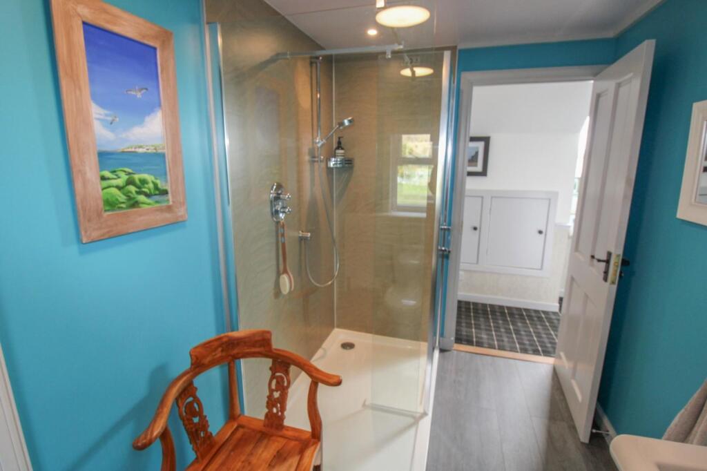 SHOWER ROOM (4).jpg