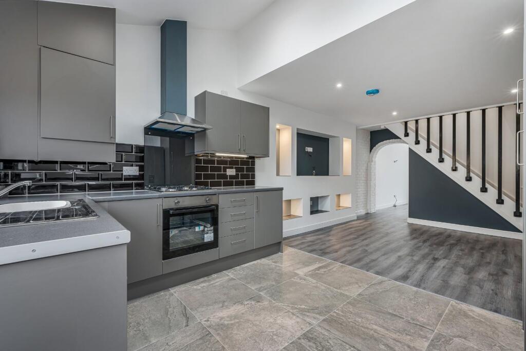 46 Marsh House Lane HDR-13.jpg