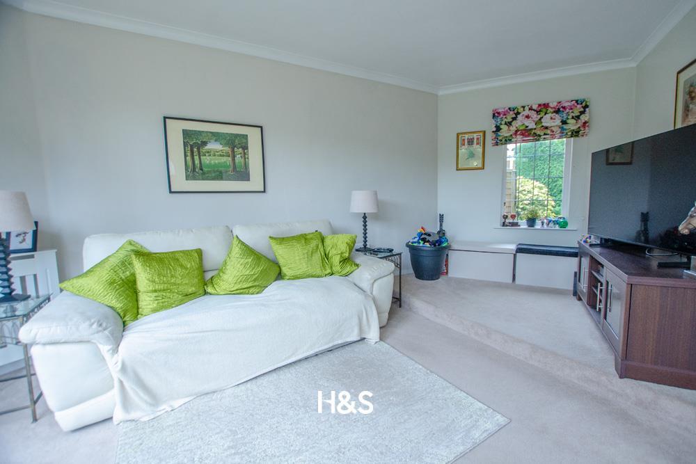 18 palmers close family room.jpg