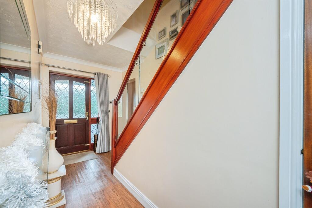 Entrance Hallway: