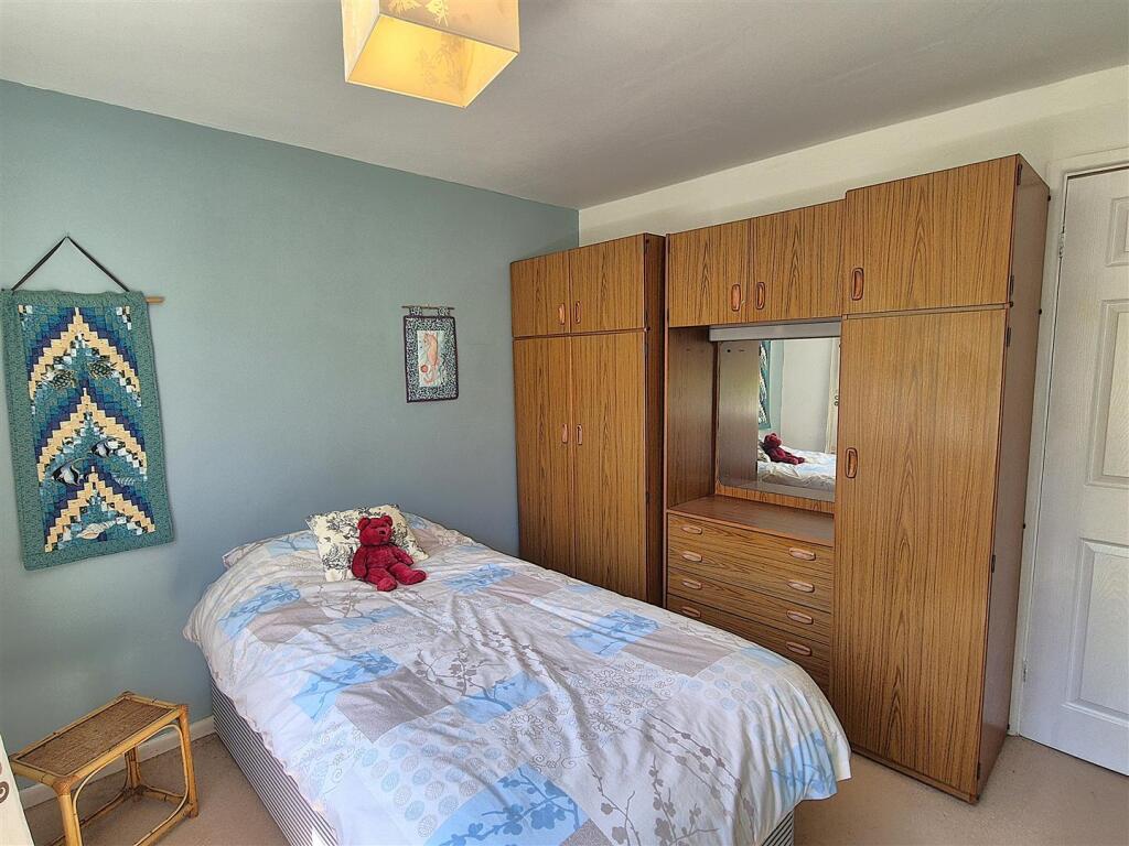 Bedroom 2 (2).jpg