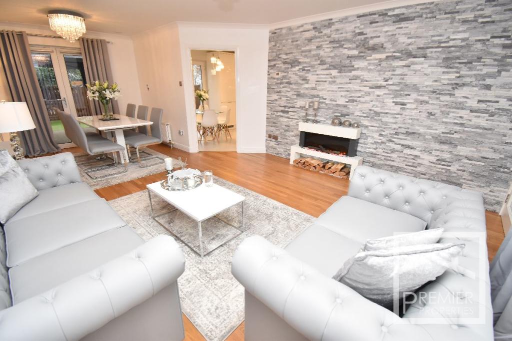 Lounge/Dining Area