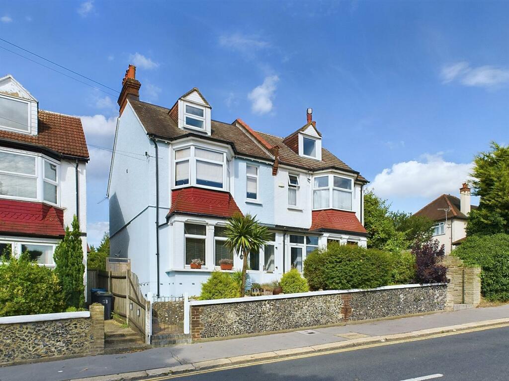 CAM02885G0-PR0179-STILL031 -.jpg