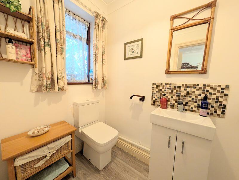 MEADOW CLOSE, GRIMOLDBY 