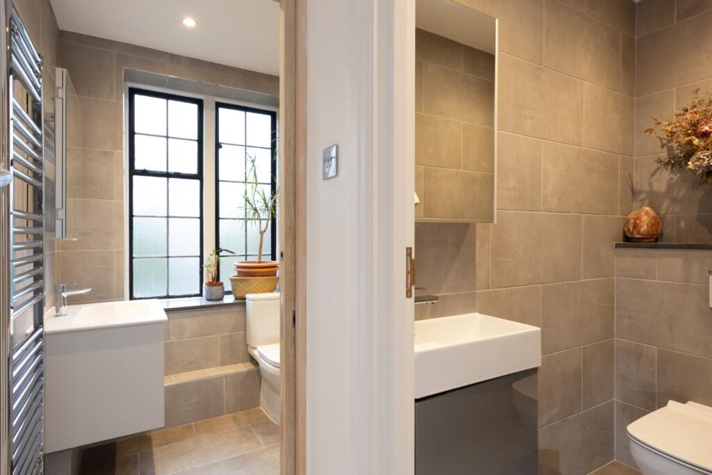 Bathroom/Sep WC