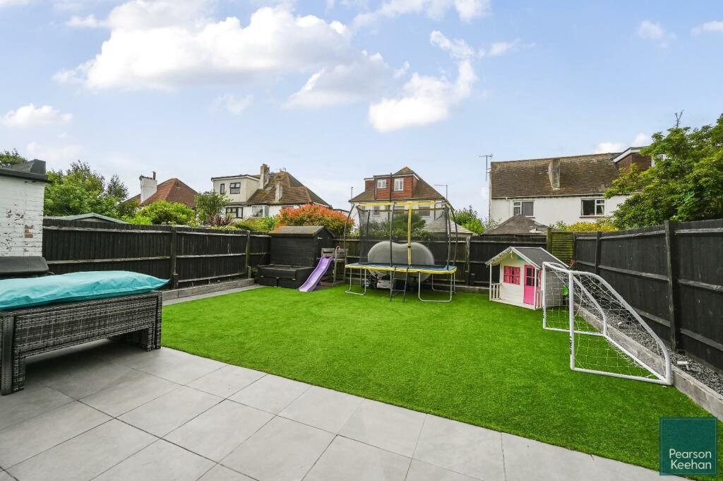 10 Glastonbury Road, BN3 (3).jpg