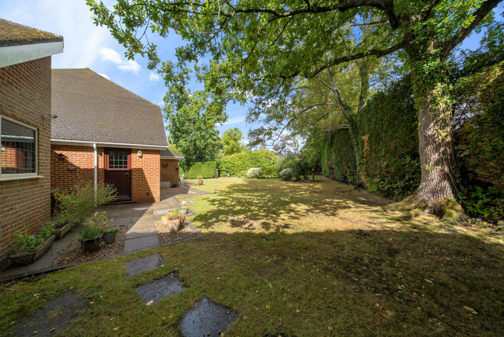 1347001-39-68b846...