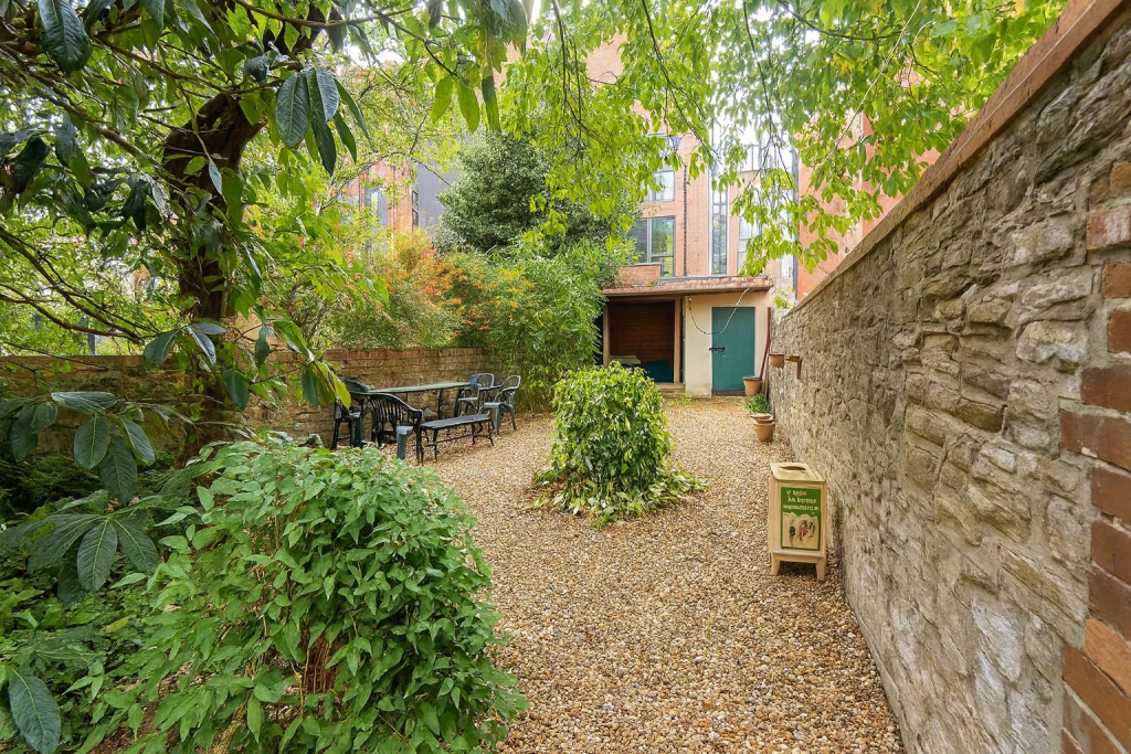 ChatGPT Image Oct 8, 2025, 02_49_42 PM.png