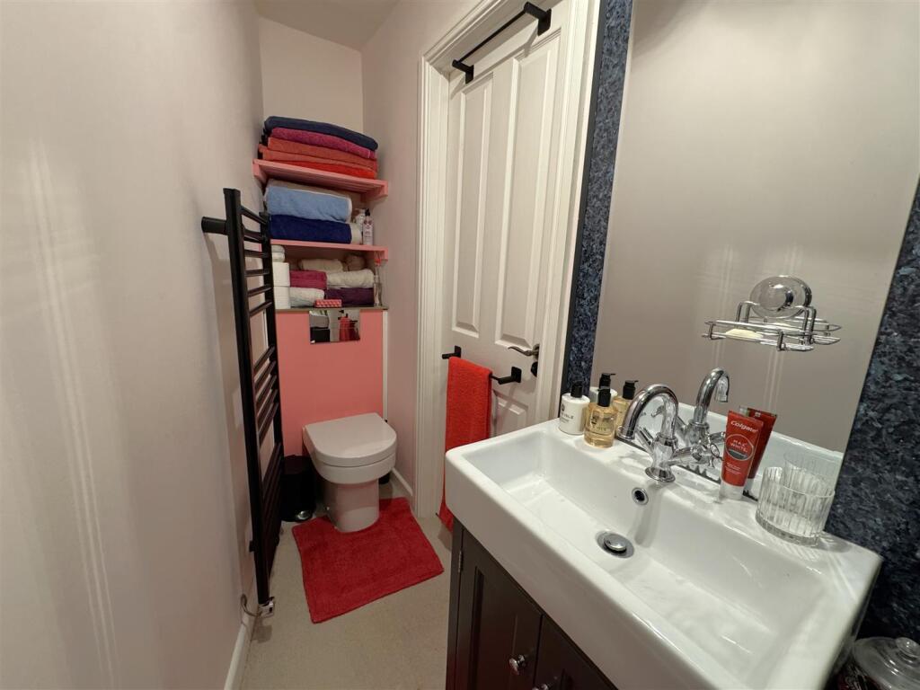 En-suite to Master Bedroom 2.jpeg