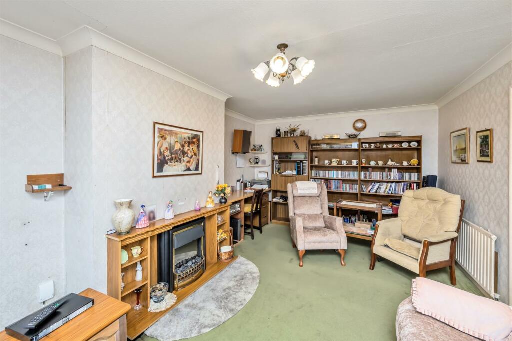 St Helens Crescent 12 LIVING ROOM 2.jpeg