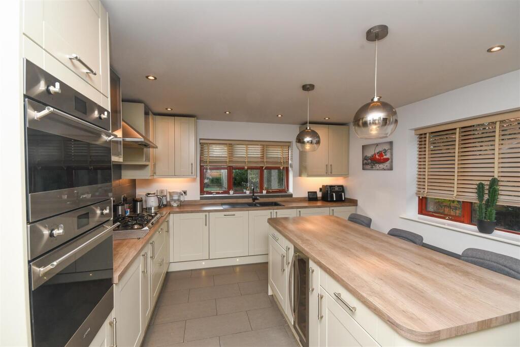 25 Old Farm Drive - Kitchen (2).jpg