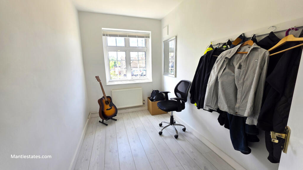 BEDROOM 2