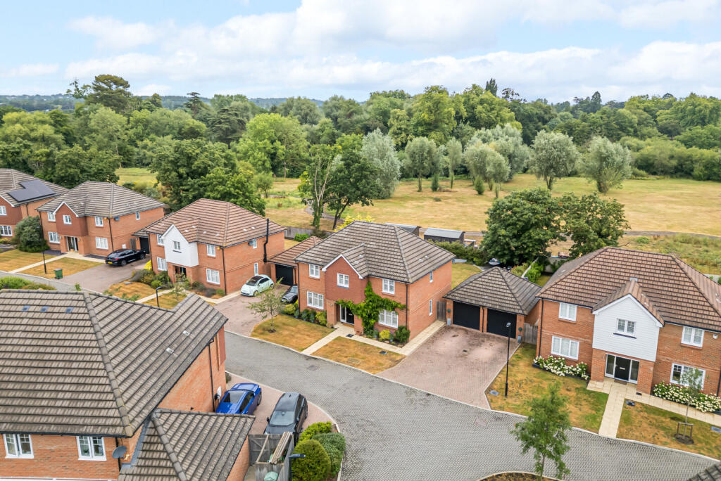 1319271-8-686b921...