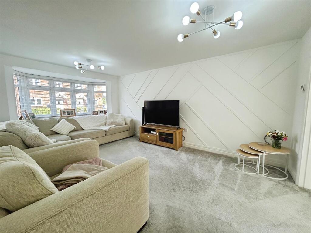 16421b19-A-4A89-AC62-FC830D36531F-1236-000000E390D