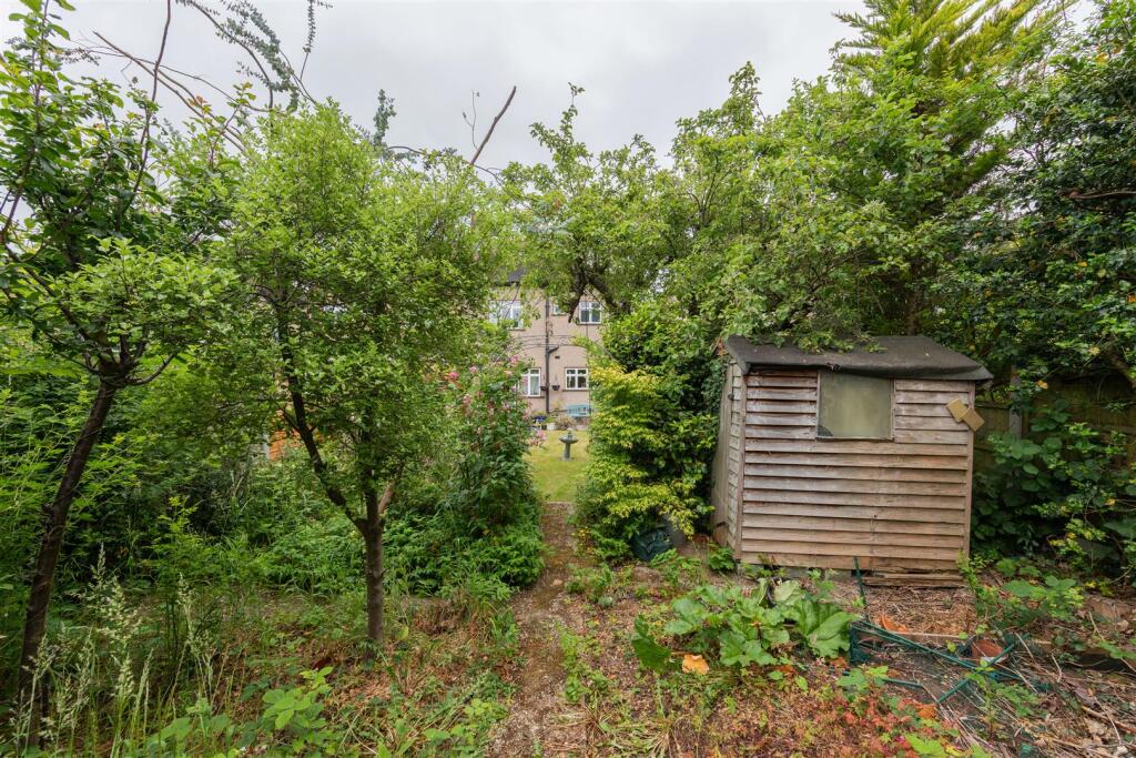 South View Drive, E18