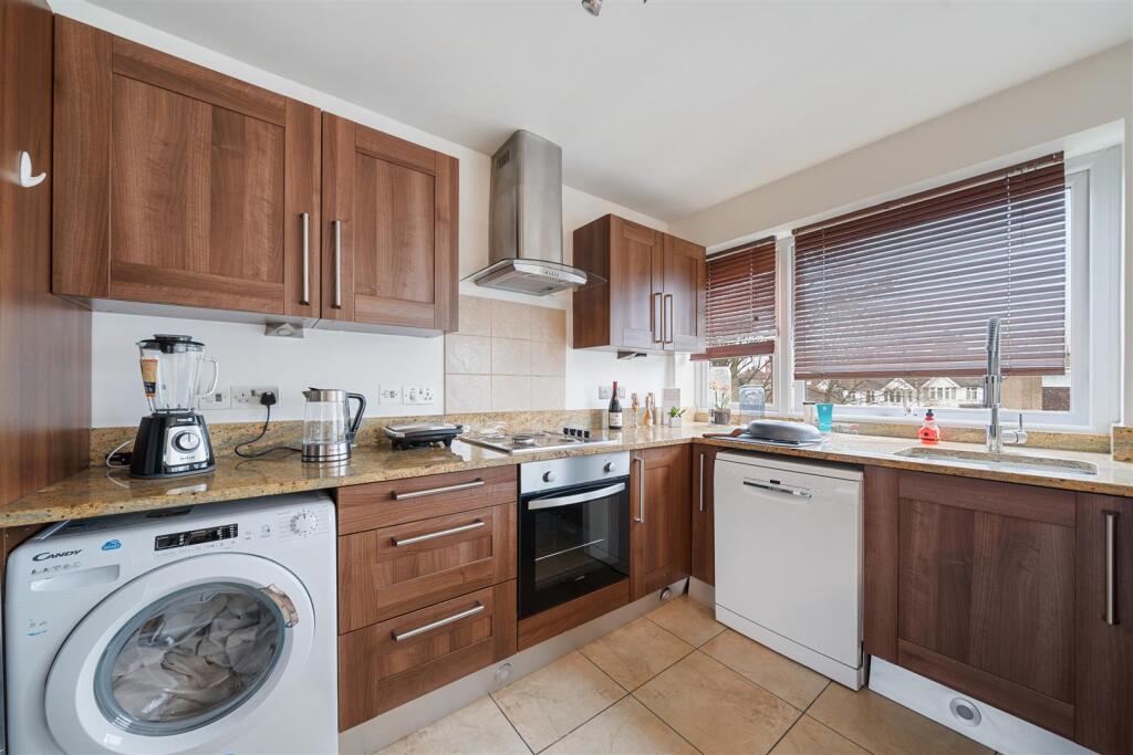 Albany Court N12 8NN-7.jpg