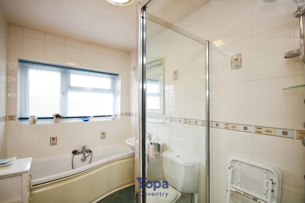 C367f7e1-Family 20Bathroom.JPG