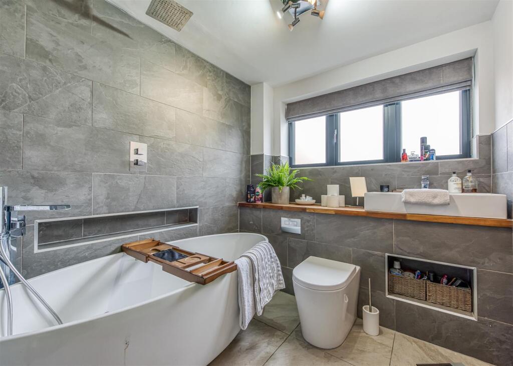 8 Banbery Drive-Bathroom.jpg