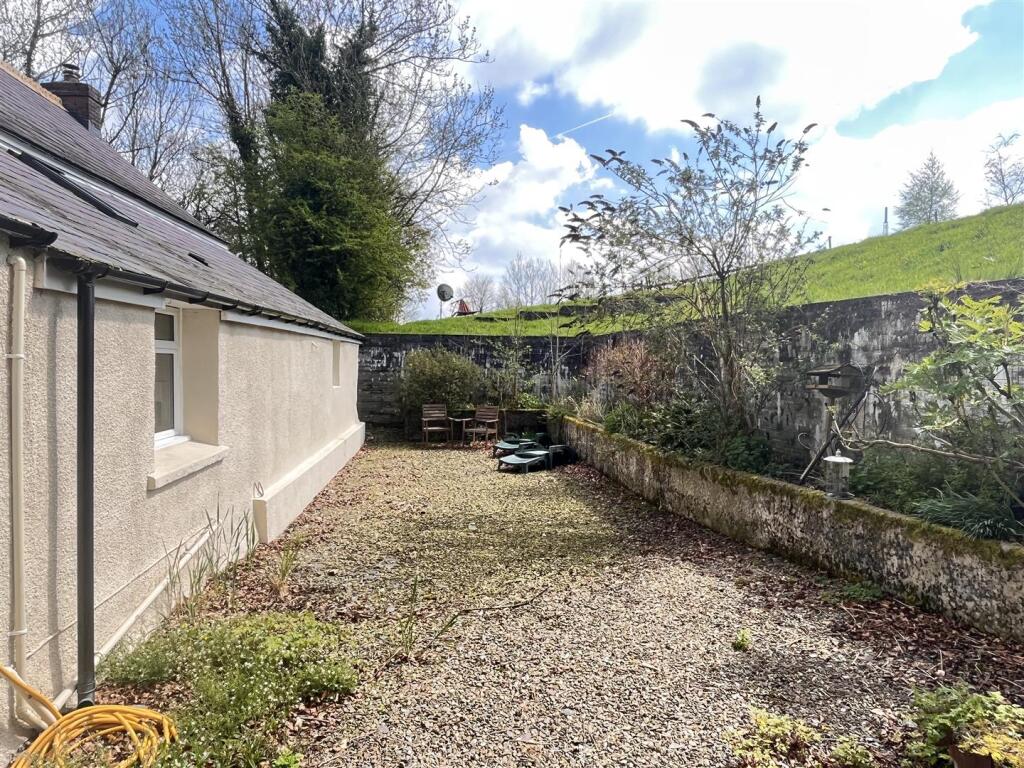 rear patio.JPG