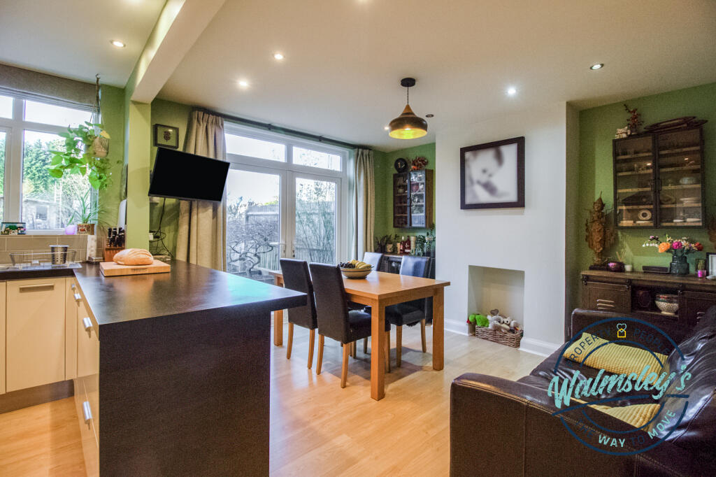 Kitchen dining &amp; family room