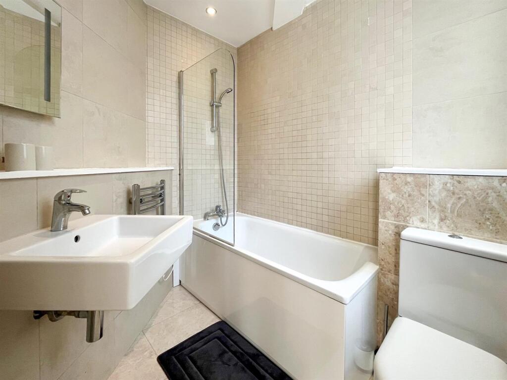 Bathroom 3 (1 of 1).jpg