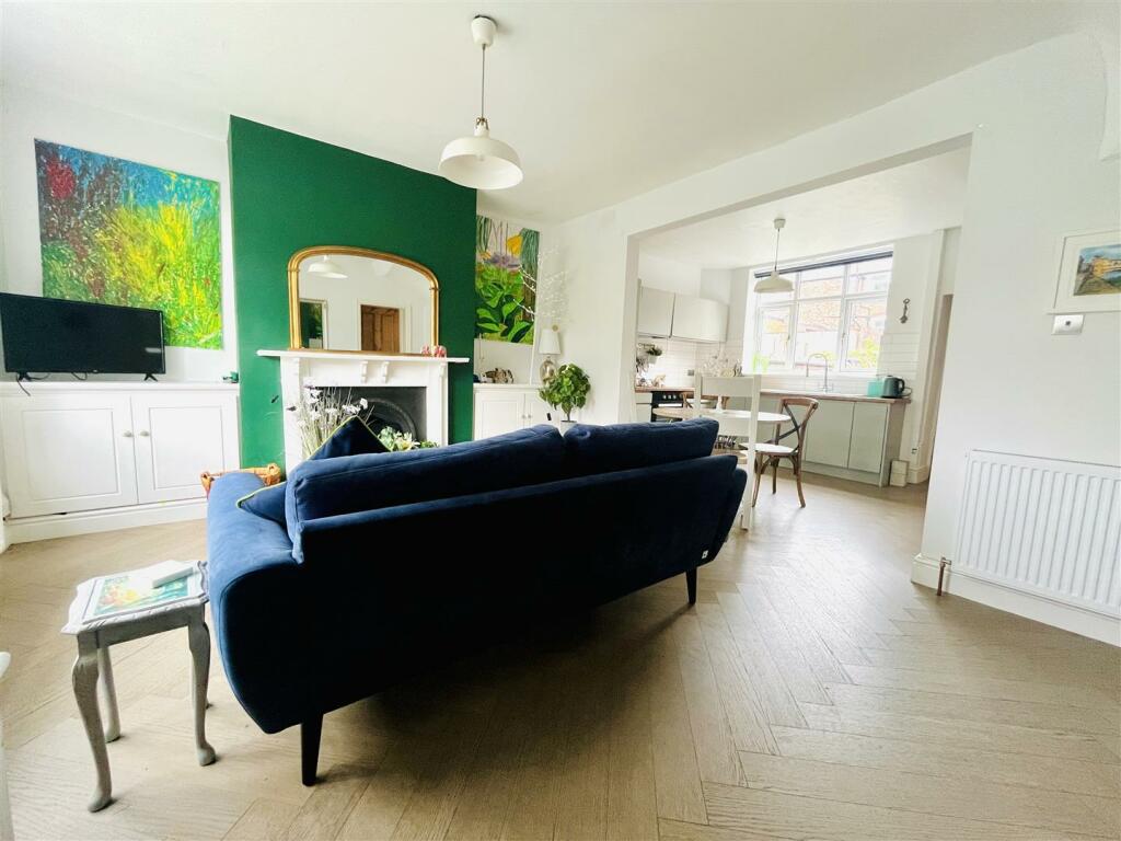 Open Plan Living &amp; Dining Kitchen