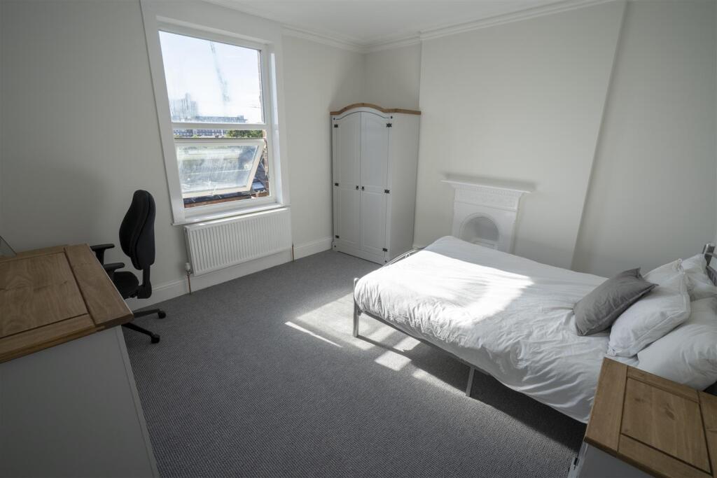 455crookemoor road bedroom4.jpg