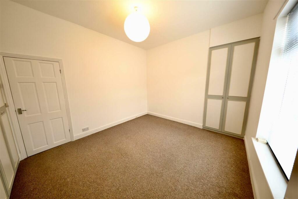 3 Beresford - Bed 1b.jpg