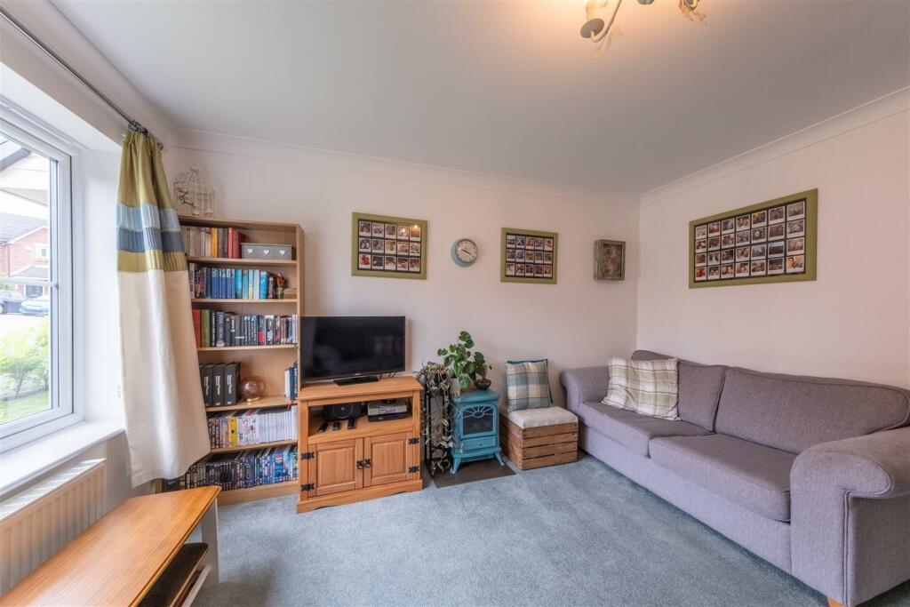 5 Flaxmere Way-010.jpg