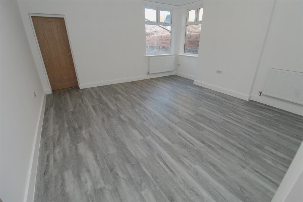 Lounge1.JPG