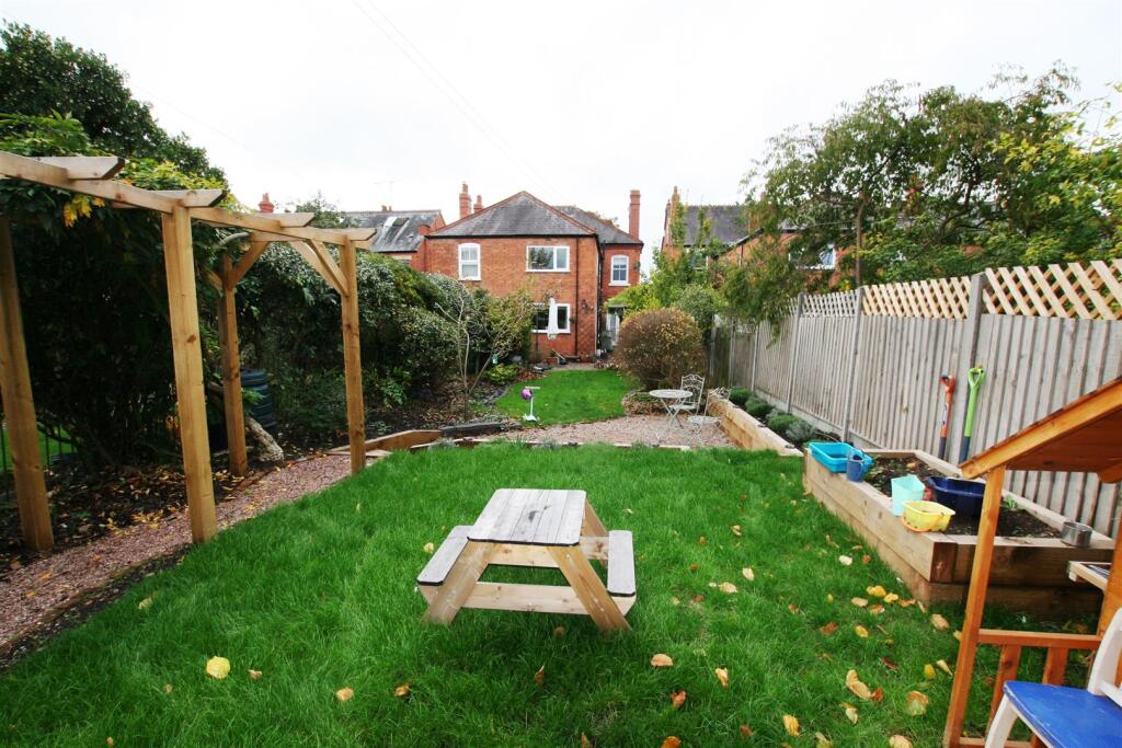 malvernroad,81garden.JPG