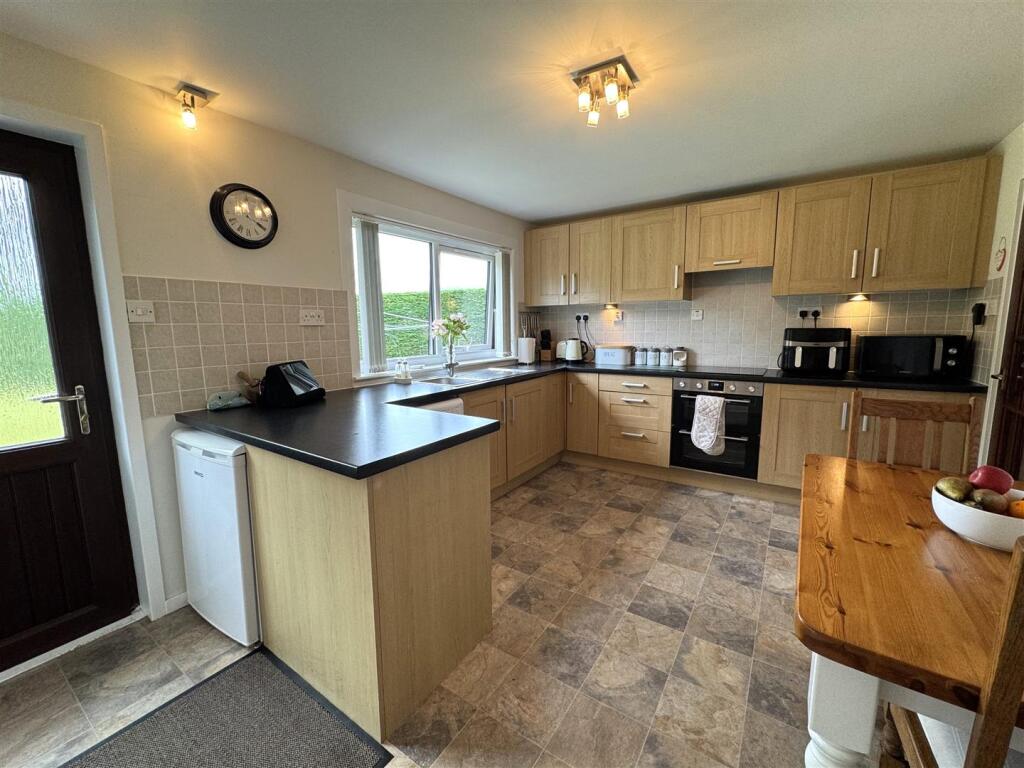KITCHEN 1.JPG