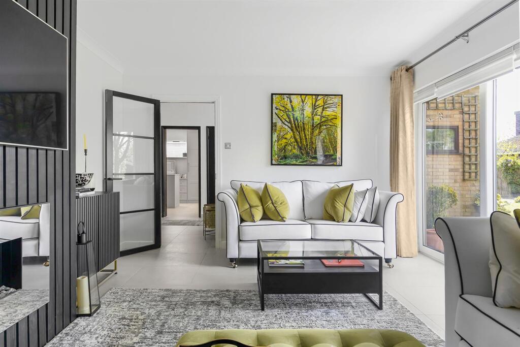 Mayfields, 1 Manor Close