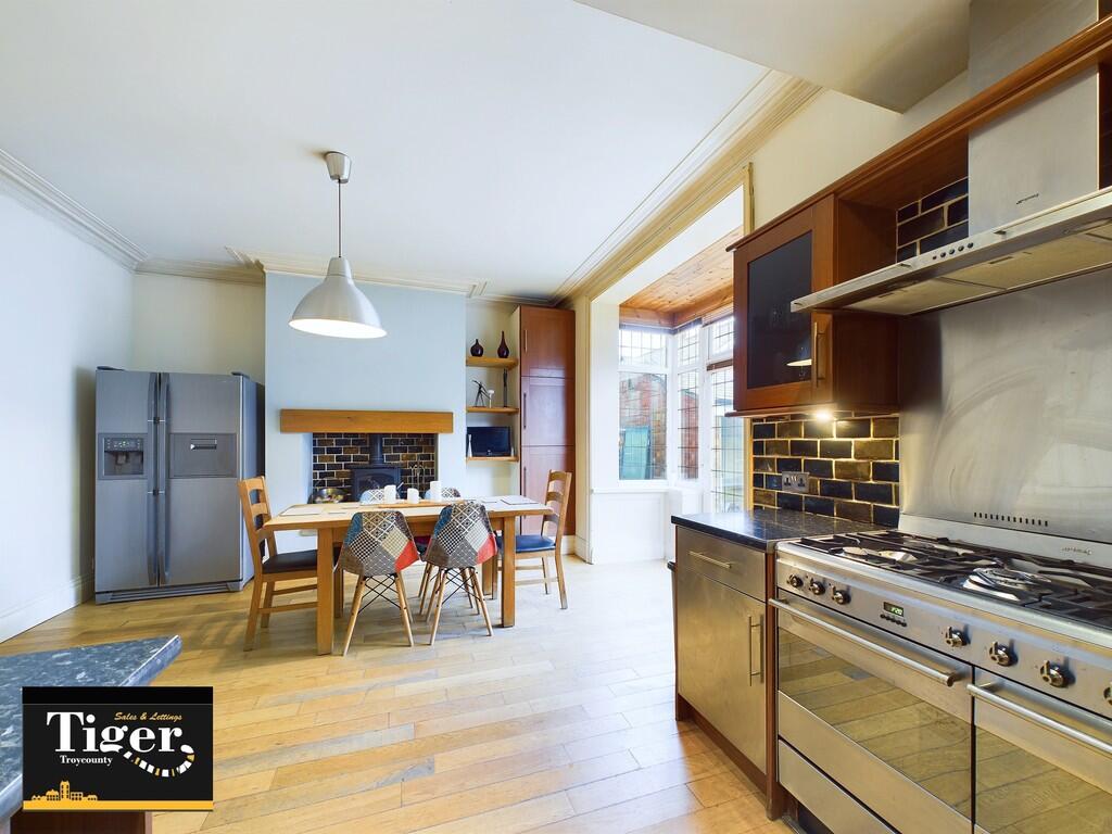 CAM02176G0-PR0447...