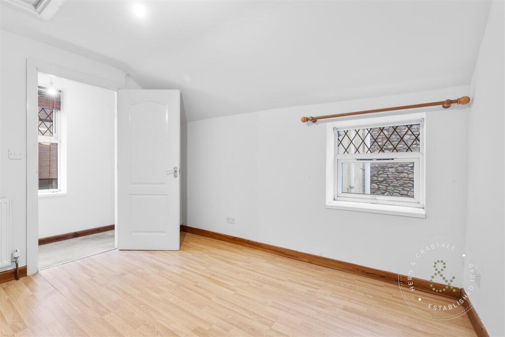 Cardiff Road, HernCrabtree (16).jpg