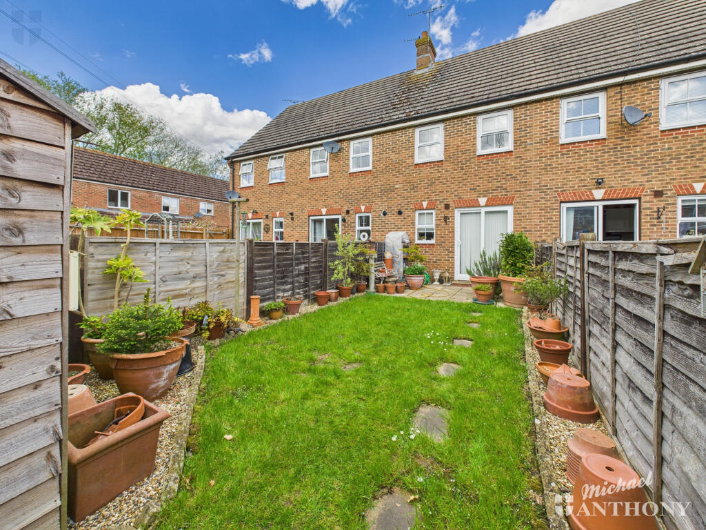 CAM03852G0-PR0252-STILL010