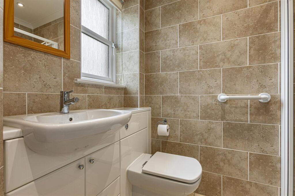 2 Waverley Gardens Darnick 42.JPG