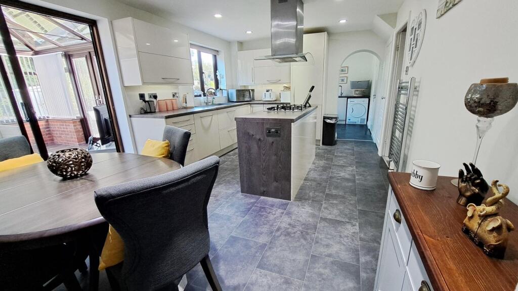 3rd view KITCHEN DINER.jpg