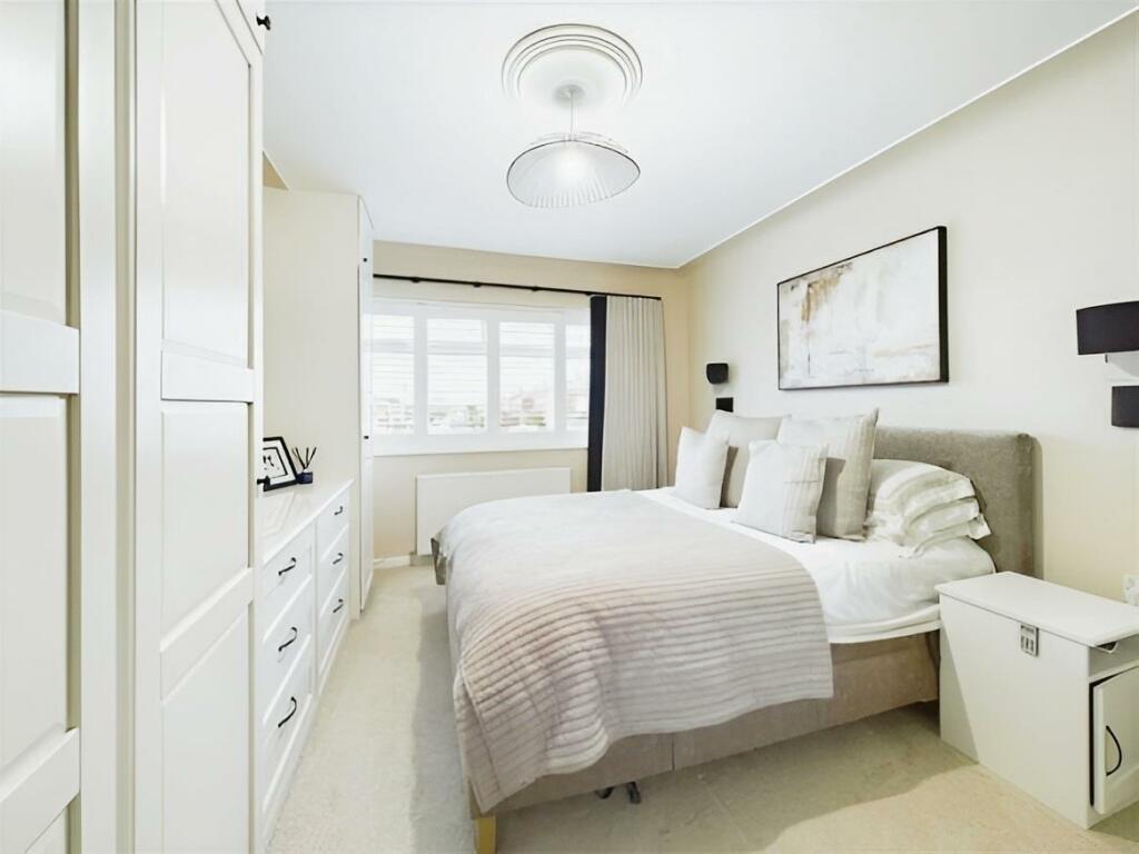 Bedroom 1 (2)