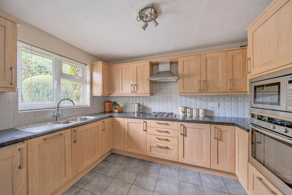 1346422-13-68b5a6...