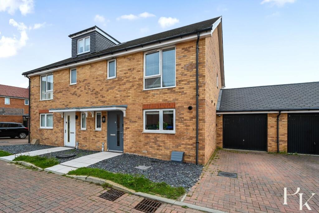 9 Monarch Way, BN43 (25).jpg