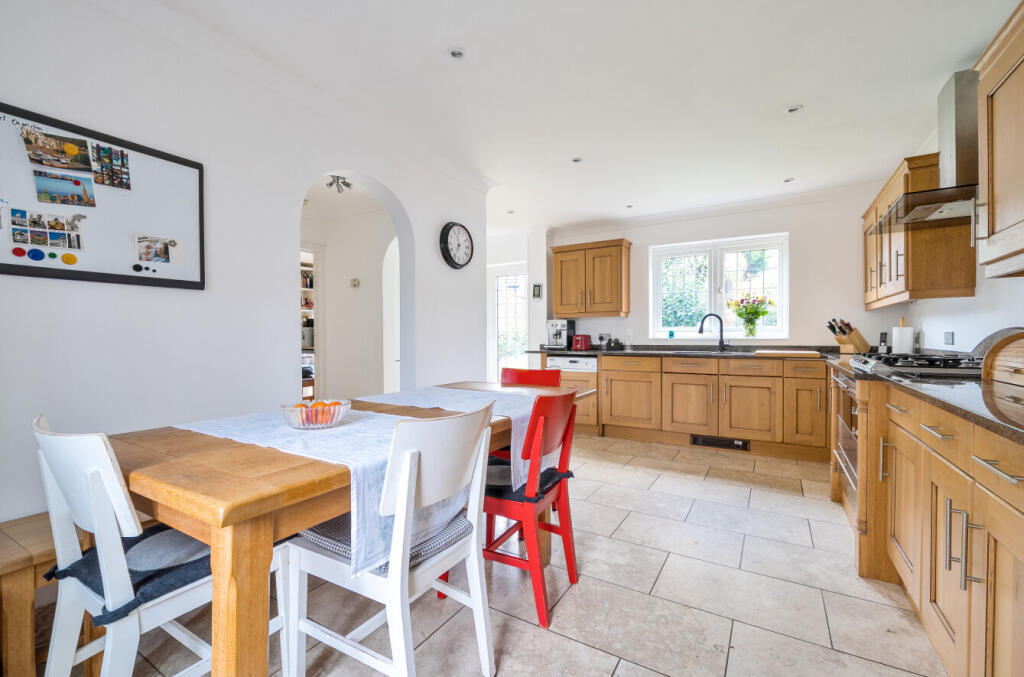 1364073-6-68ed8cc...