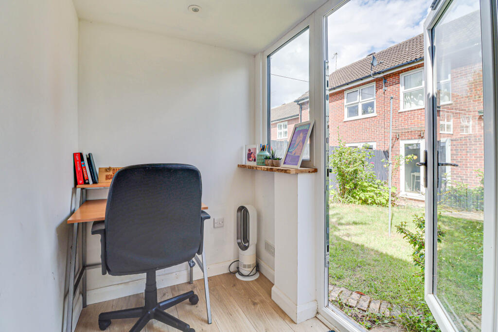 Garden Room, Internal
