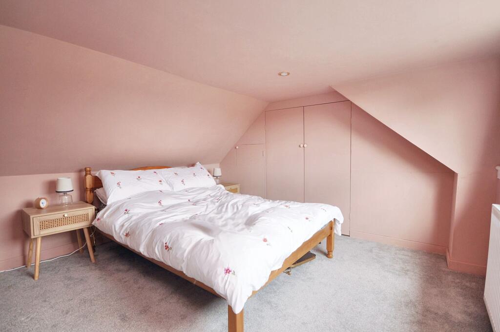 Bedroom/ study