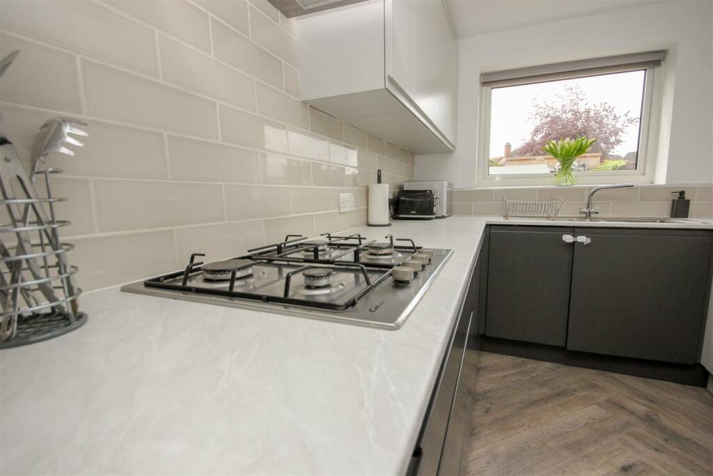Kitchen 2.jpg