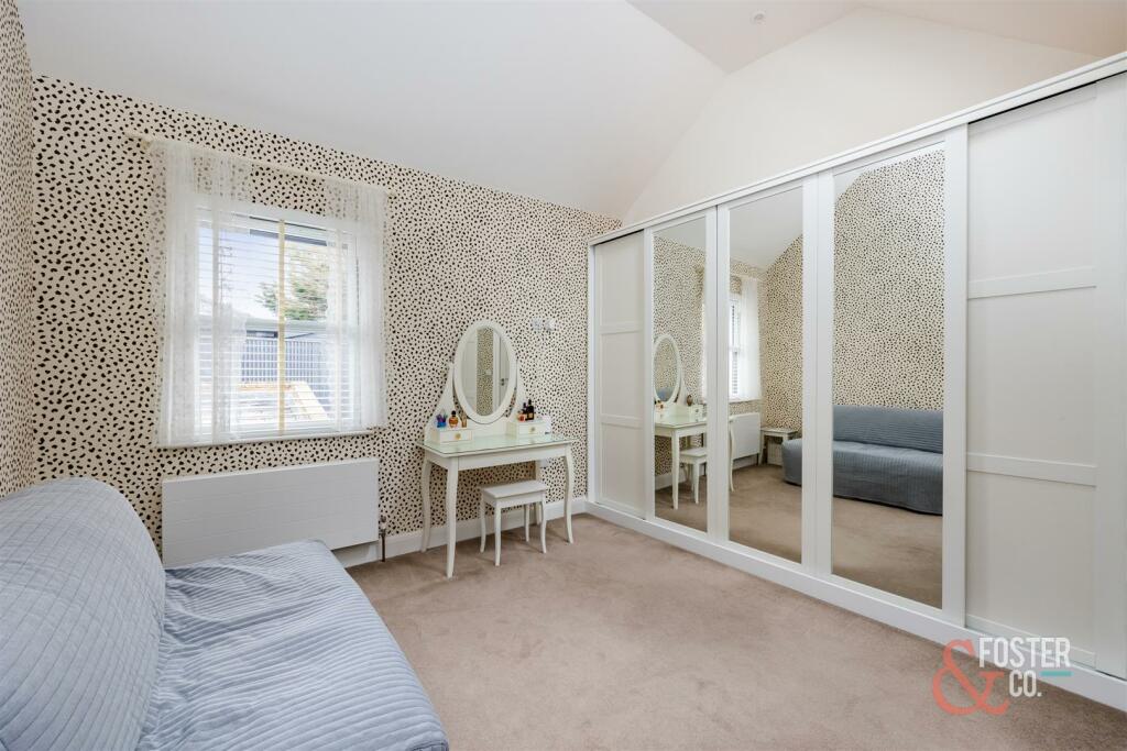 Ballards Mill Close, 2-4.JPG