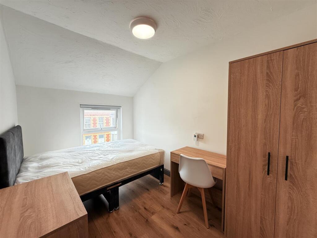 Bedroom 1.JPG