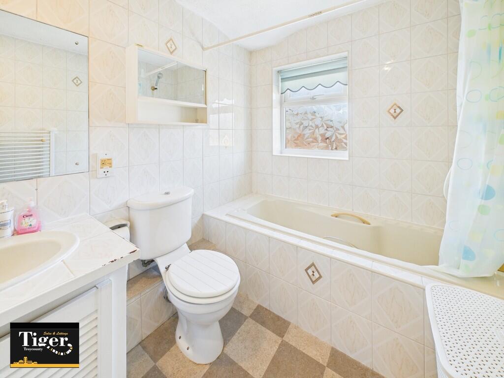 CAM02176G0-PR0512...